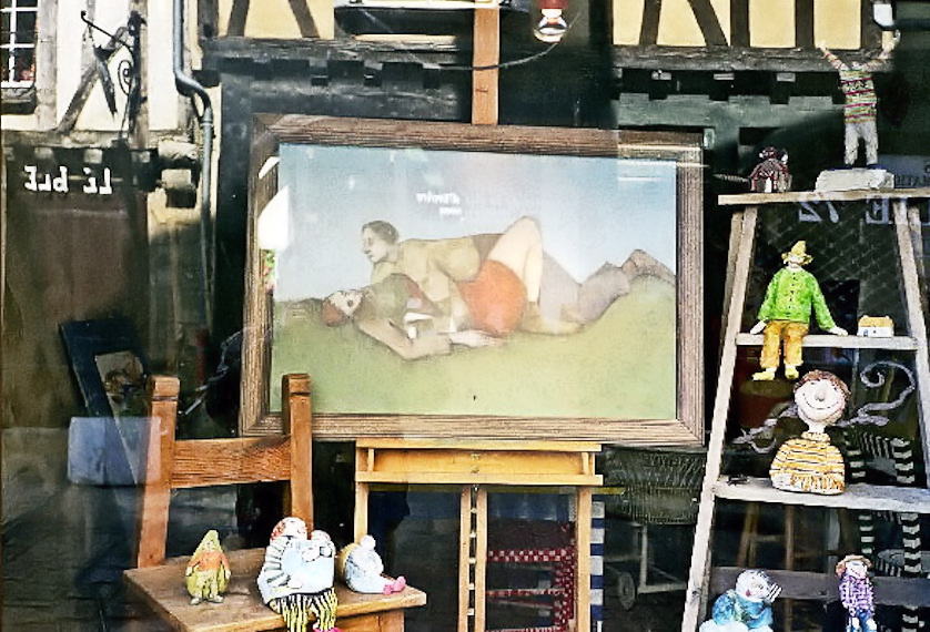 Une vitrine sympa du Vieux Mans. Tableau chez un antiquaire.