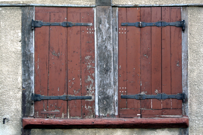 Le Vieux Mans - Les remparts - Fenêtre marron